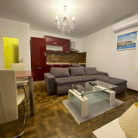 Apartman Nela Lägenhet Poreč Exteriör bild