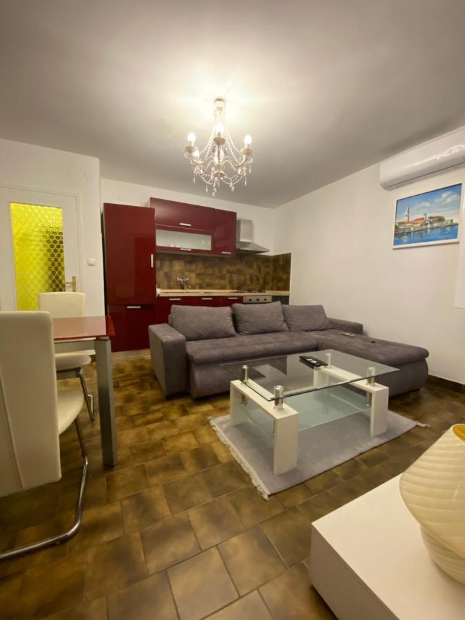 Apartman Nela Lägenhet Poreč Exteriör bild
