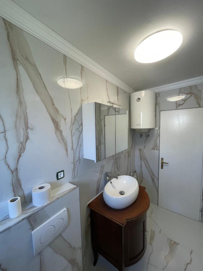 Apartman Nela Lägenhet Poreč Exteriör bild